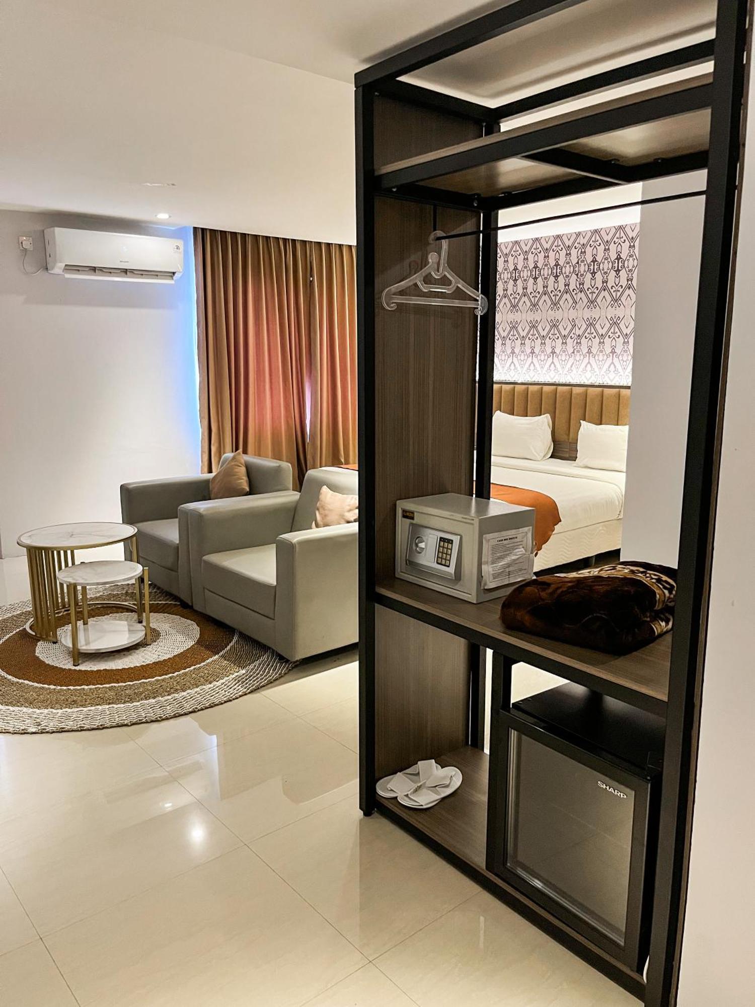 Sm Tower Hotel And Convention Berau Tanjung Redep ภายนอก รูปภาพ